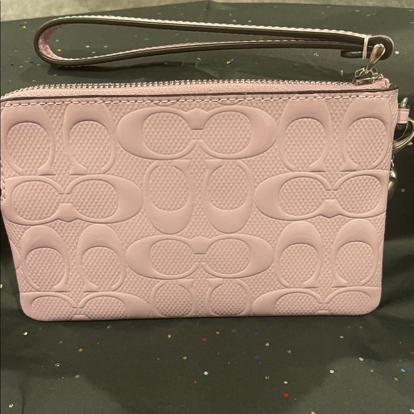 Coach Women's Light violet patent leather Wristlet with Heart charm. NWT - Picture 5 of 6